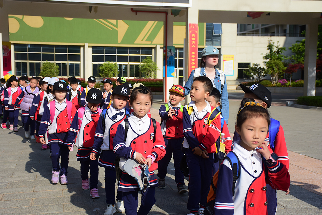红谷滩新区碟子湖学校小学部 开展春季社会实践活动