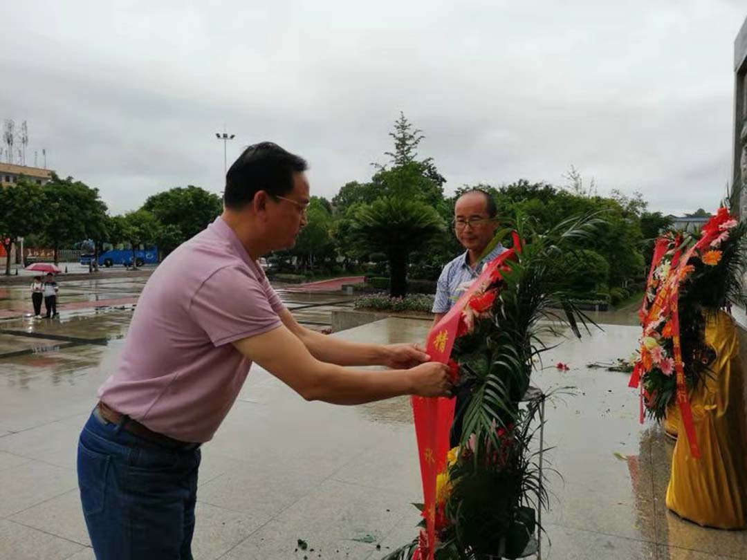 南昌大学附属中学红谷滩分校赴于都兴国重走长征路进行红色主题党员活动