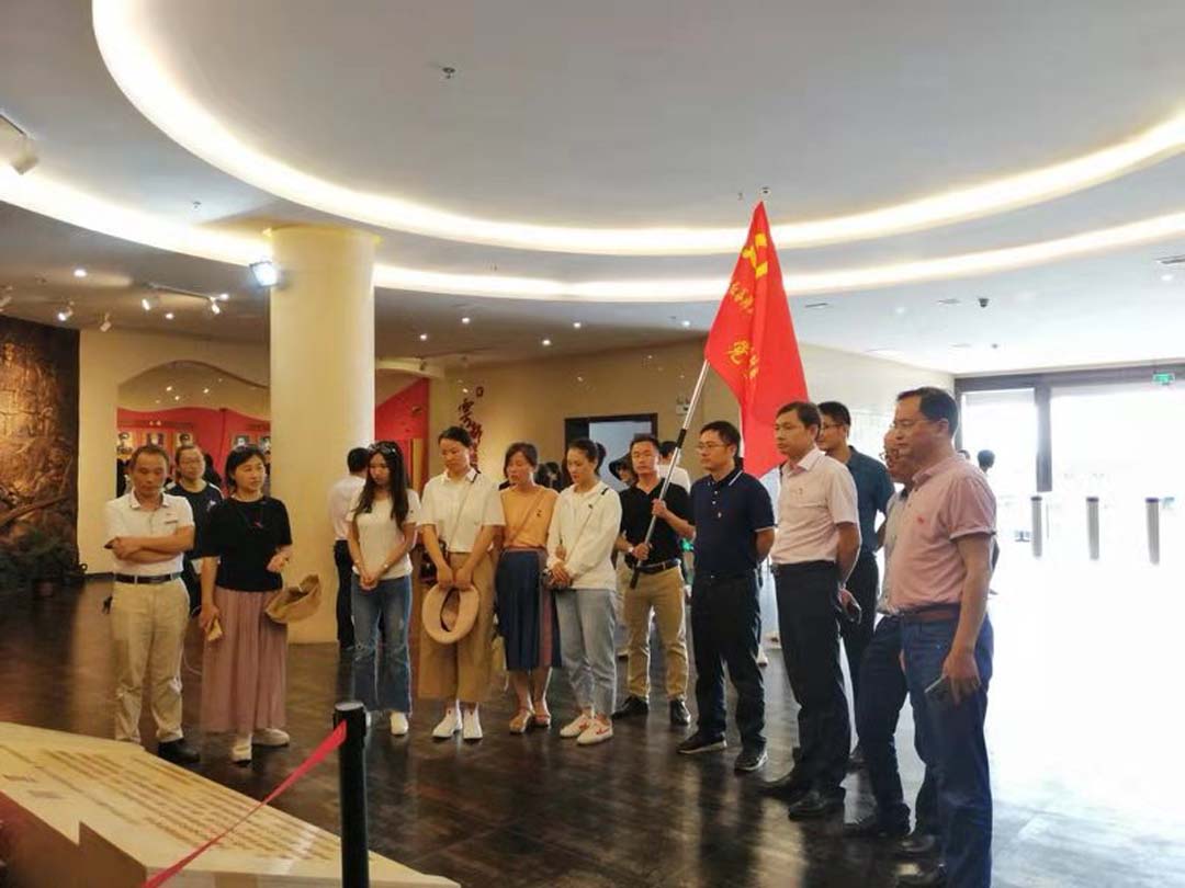 南昌大学附属中学红谷滩分校赴于都兴国重走长征路进行红色主题党员活动