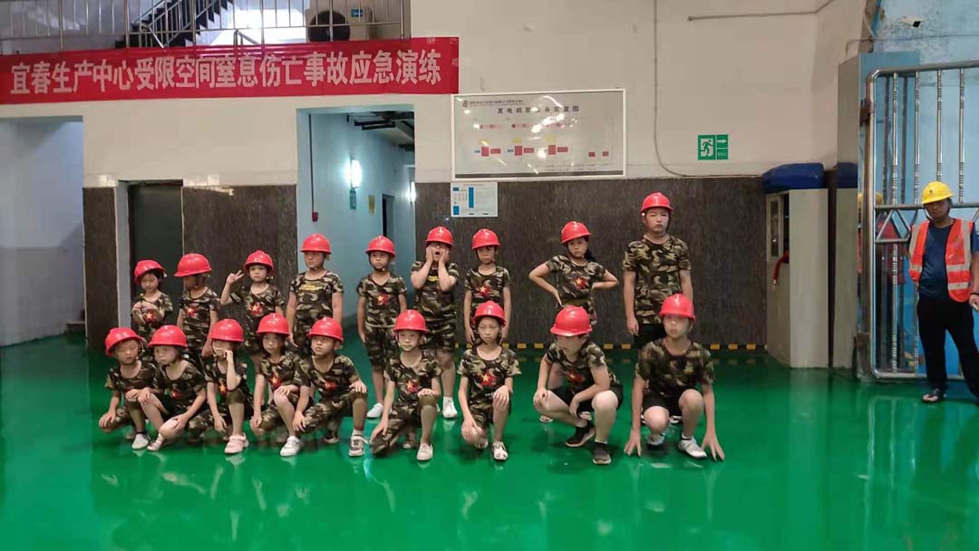 金锣湾闪电少年军事夏令营